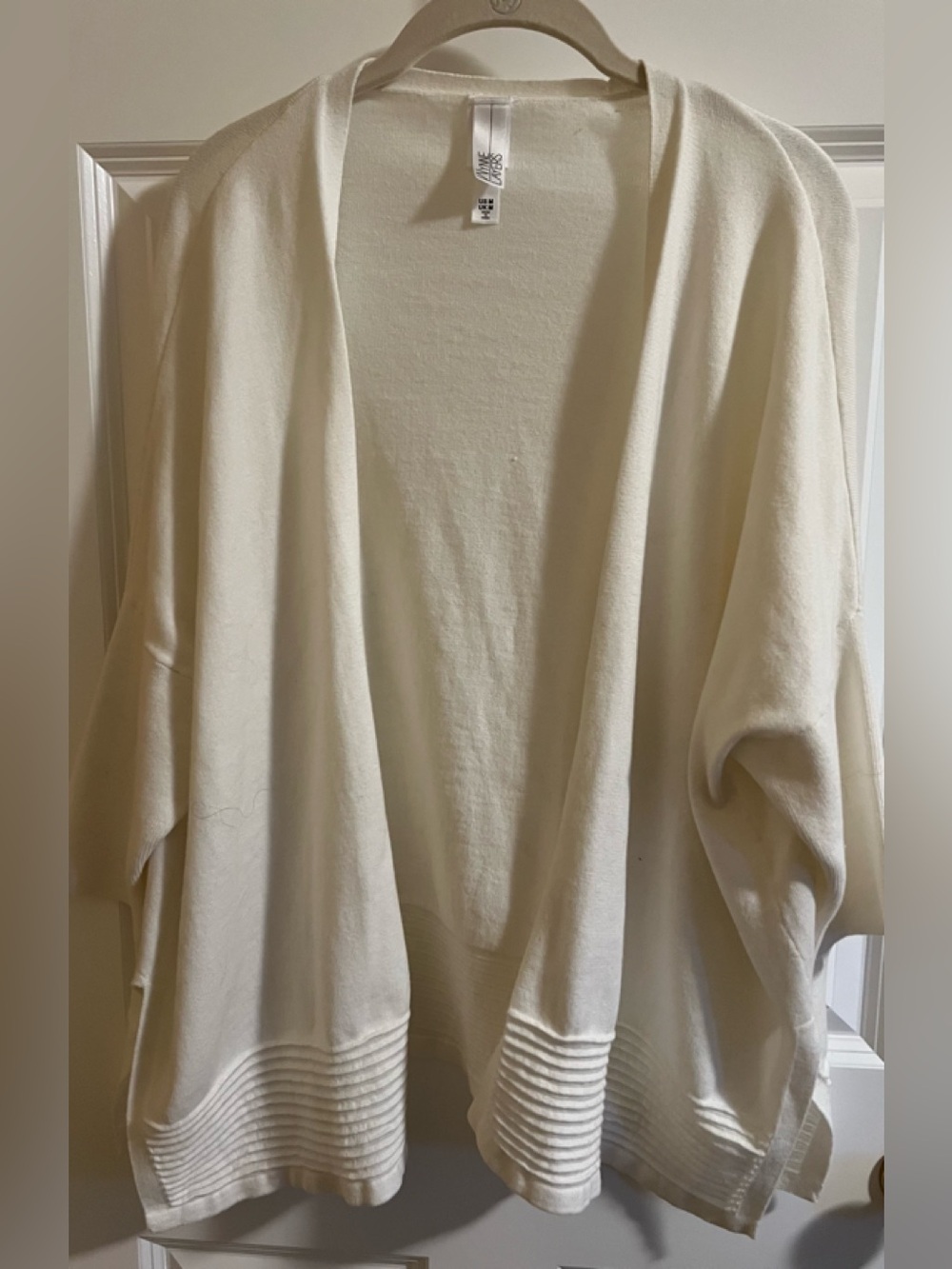 NWOT Marlawynne Layers winter white lightweight cardigan. Size M